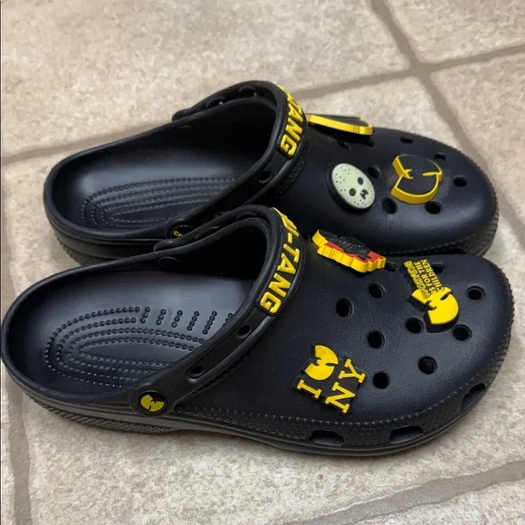 CROCS Black Mules with Vibrant Yellow Details - Picture 2 of 4